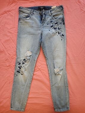 Silver Jeans Light Wash Skinny Jeans with Navy Floral Embroidery